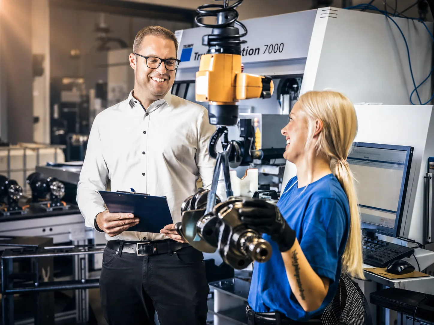 Ausbildung und Zusammenarbeit an der Maschine